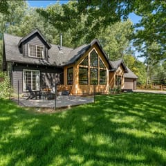 *New Family Mountain Retreat | Fireplace Home